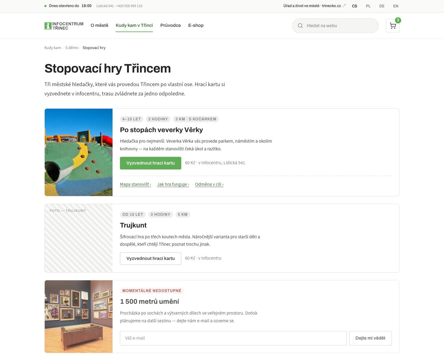 Návrh stránky Stopovací hry: tři karty her s fotkou, štítky věku, délky a trasy, cenou a tlačítkem; třetí hra označená jako momentálně nedostupná s polem pro e-mail.
