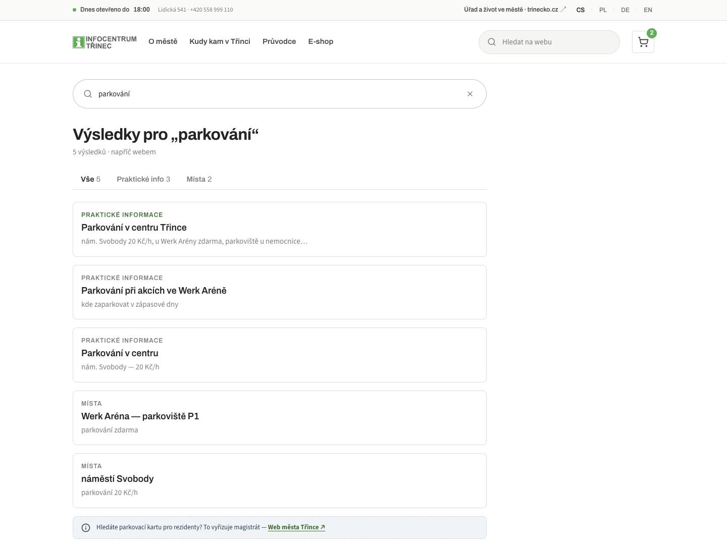 Návrh výsledků hledání parkování: pole s dotazem, nadpis s počtem výsledků, záložky Vše, Praktické info a Místa, pět výsledků se štítkem typu a odkaz na web města pro rezidentní parkování.